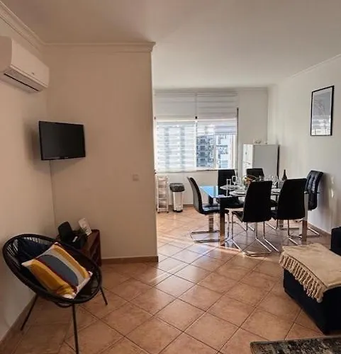 Lovely Gaivota Mar Da Rocha With Pool Apartamento Portimão